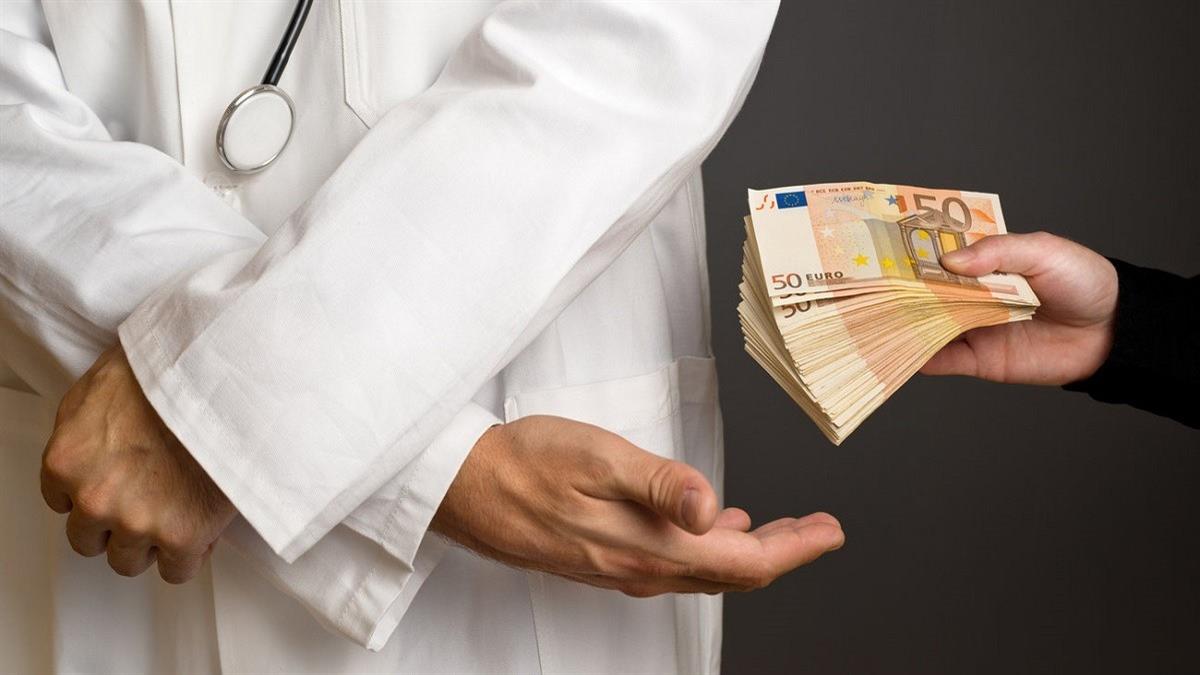 Γυναικολόγος απαίτησε φακελάκι €500 από ετοιμόγεννη γυναίκα και συνελήφθη