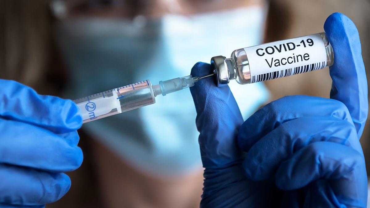 Ακραία fake news από γυναικολόγο κατά του εμβολίου - τι απαντά ο ιατρικός σύλλογος