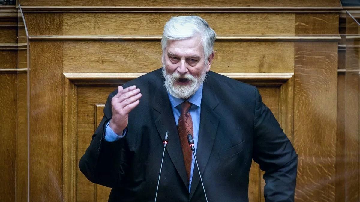 Λοβέρδος: Ακόμη κι αν ο μπαμπάς κακοποιούσε τη μαμά το παιδί έχει δικαίωμα και στους δύο γονείς