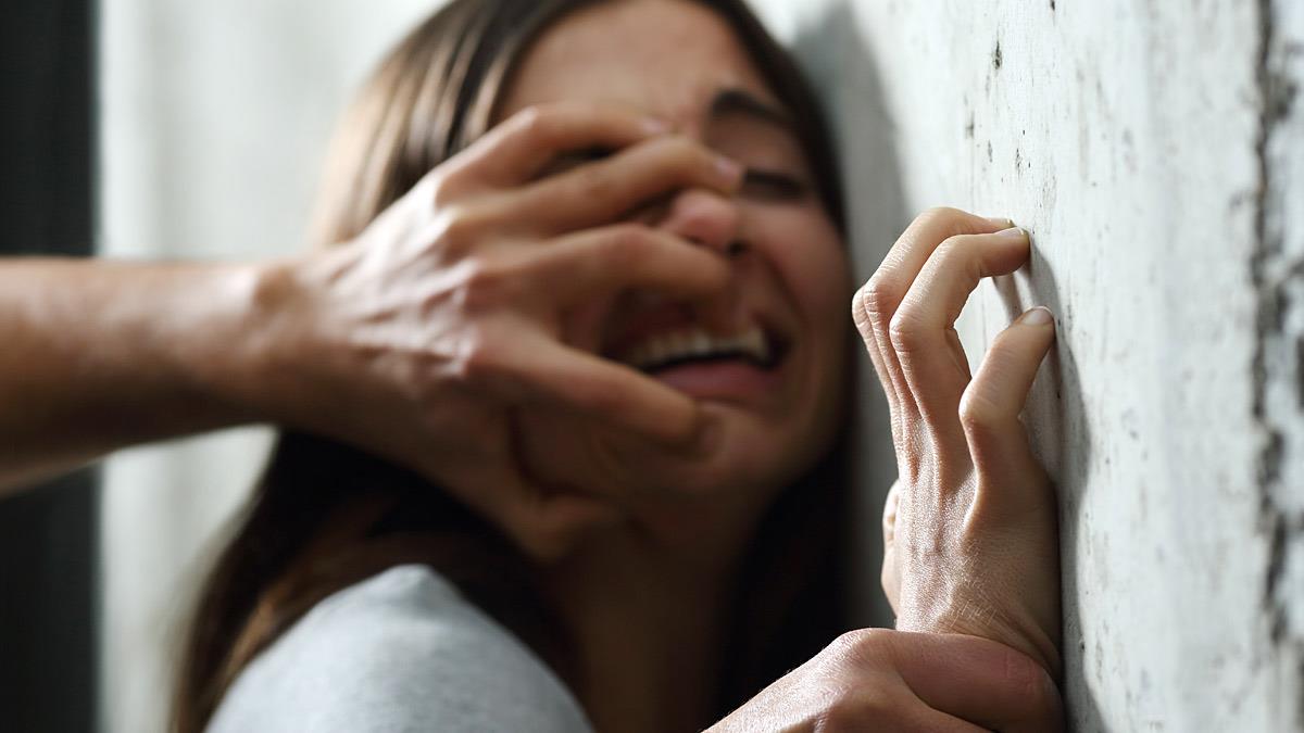 Καταγγελία 22χρονης: Γνωρίστηκαν στο facebook, βγήκαν ραντεβού και τη βίασε