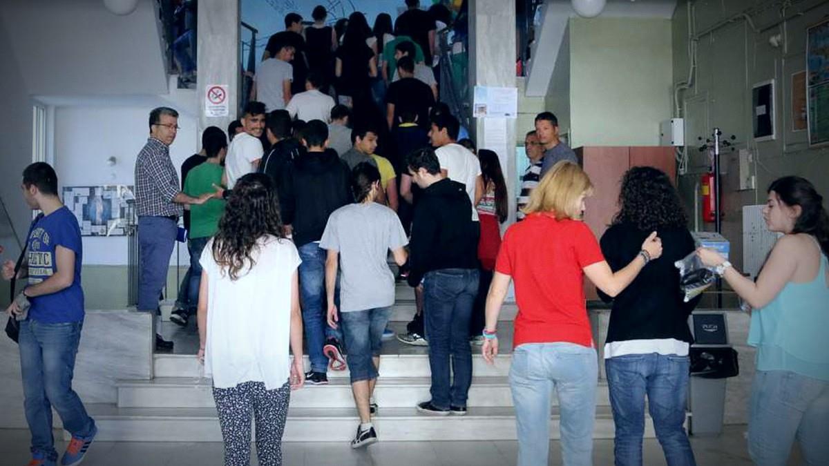 Λαμία: μαθητής-καμικάζι έτρεχε με μηχανάκι στους διαδρόμους του σχολείου
