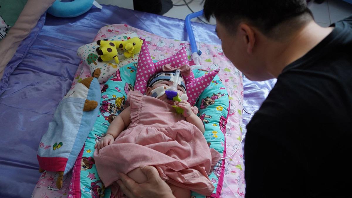 To μικρότερο νεογέννητο στον κόσμο πάει σπίτι του μέτα από 13 μήνες στη ΜΕΘ