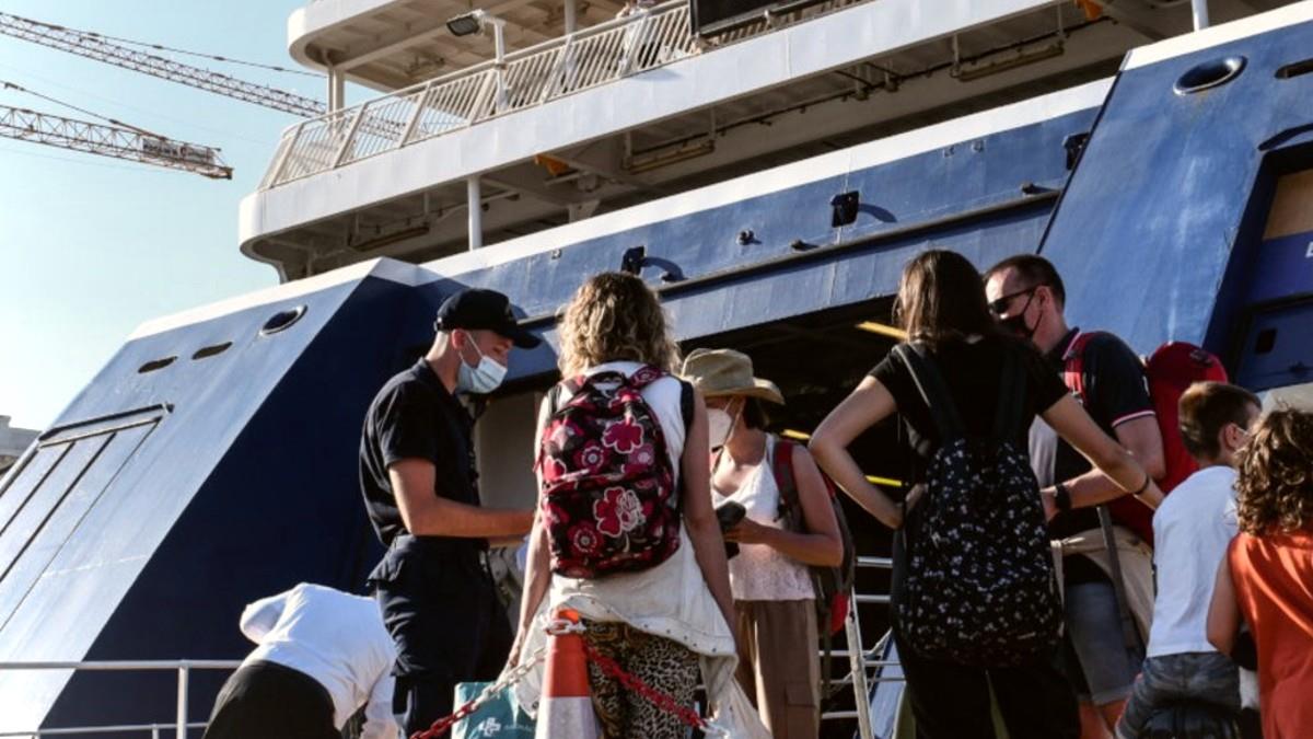 Κέρκυρα: Κατέβασαν μητέρα με παιδί ΑΜΕΑ από πλοίο λόγω παραπόνων