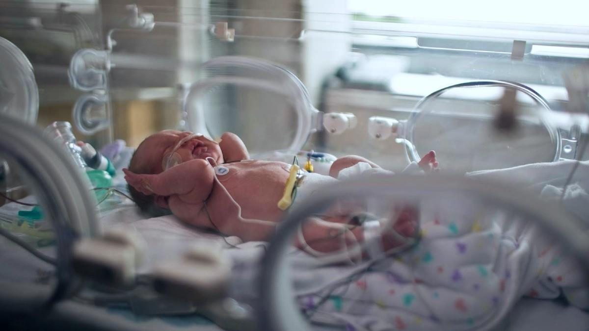 Μαμά έσωσε τη ζωή του νεογέννητου παιδιού της εφαρμόζοντας τεχνητή αναπνοή