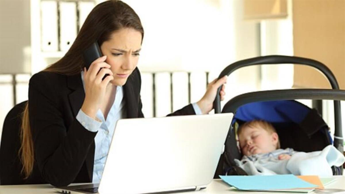 Εργαζόμενοι γονείς: όλες οι άδειες που δικαιούνται (λίστα)