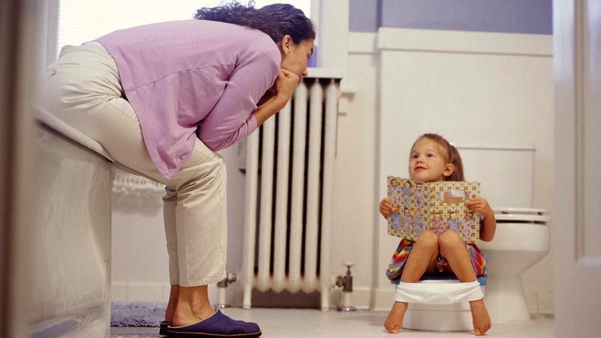 Πώς μαθαίνει το παιδί να πηγαίνει τουαλέτα σύμφωνα με μια δασκάλα Μοντεσσόρι
