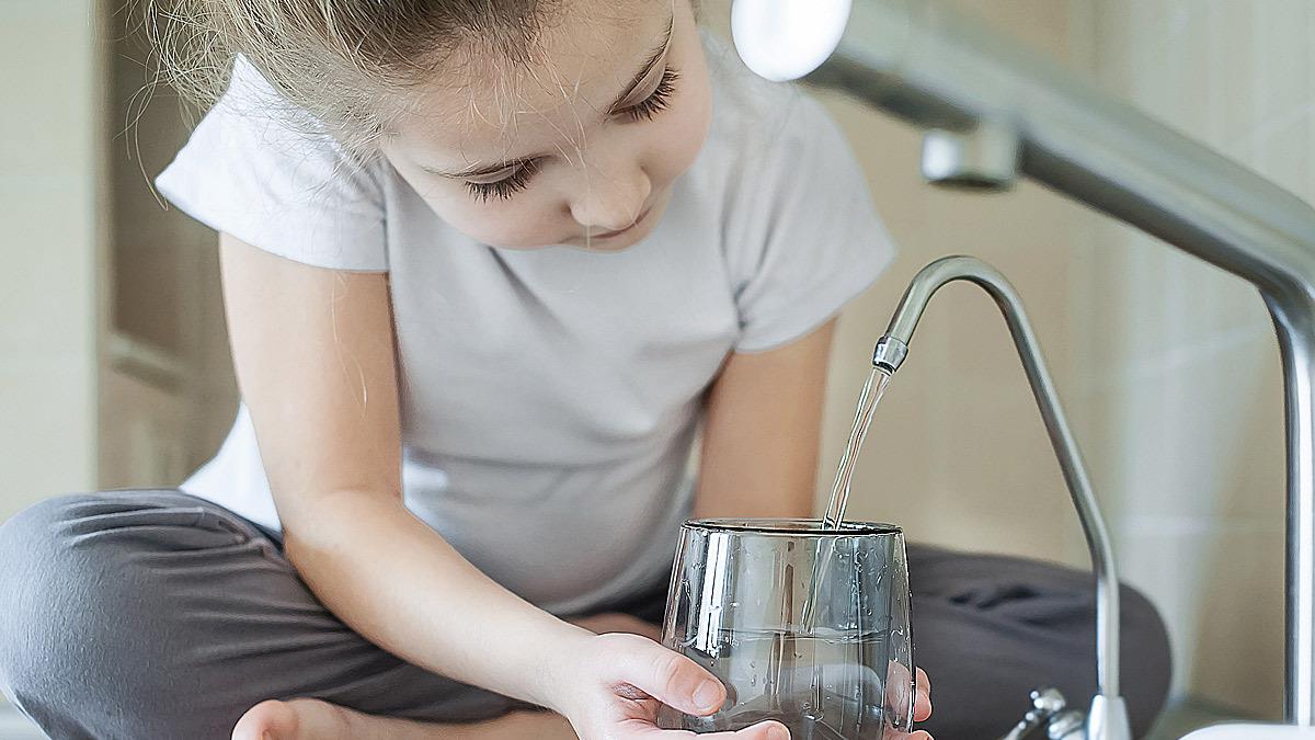 Πόσο σημαντικά και ωφέλιμα είναι τα φίλτρα νερού για την υγεία των παιδιών;