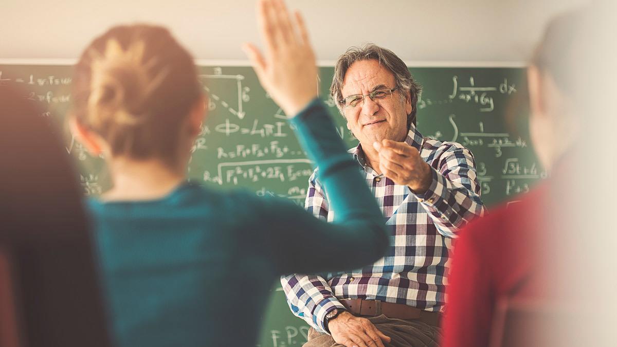 «Ποια συμβουλή δασκάλου σου δεν θα ξεχάσεις ποτέ;»: 5 ενήλικες απαντούν