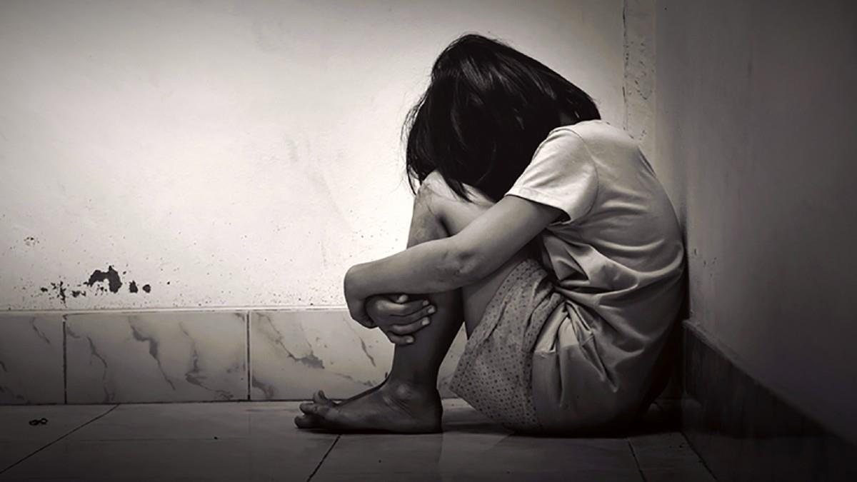 Βιασμός 8χρονης στη Ρόδο: την κακοποίησε η θεία για να εκβιάσει τη μαμά