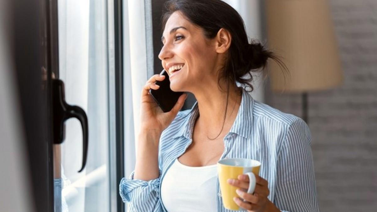 5 καλοί λόγοι να μιλάμε κάθε μέρα στο τηλέφωνο με τη μαμά μας