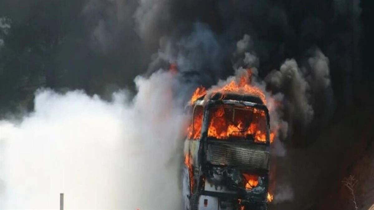 Φωτιά σε λεωφορείο στη Βουλγαρία: 12 παιδιά ανάμεσα στους δεκάδες νεκρούς