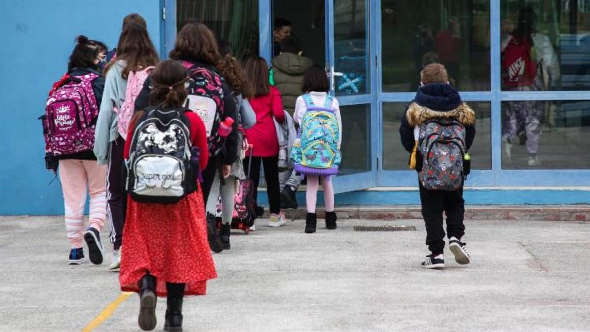 Σχολεία: βρέθηκαν 14.000 κρούσματα από τα self test σε μαθητές - εκπαιδευτικούς