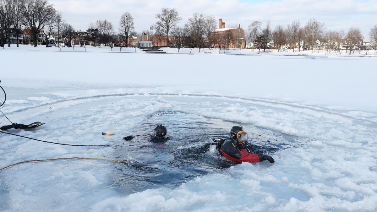 Παππούς θυσιάστηκε για να σώσει την εγγονή του - έπεσε σε παγωμένη λίμνη