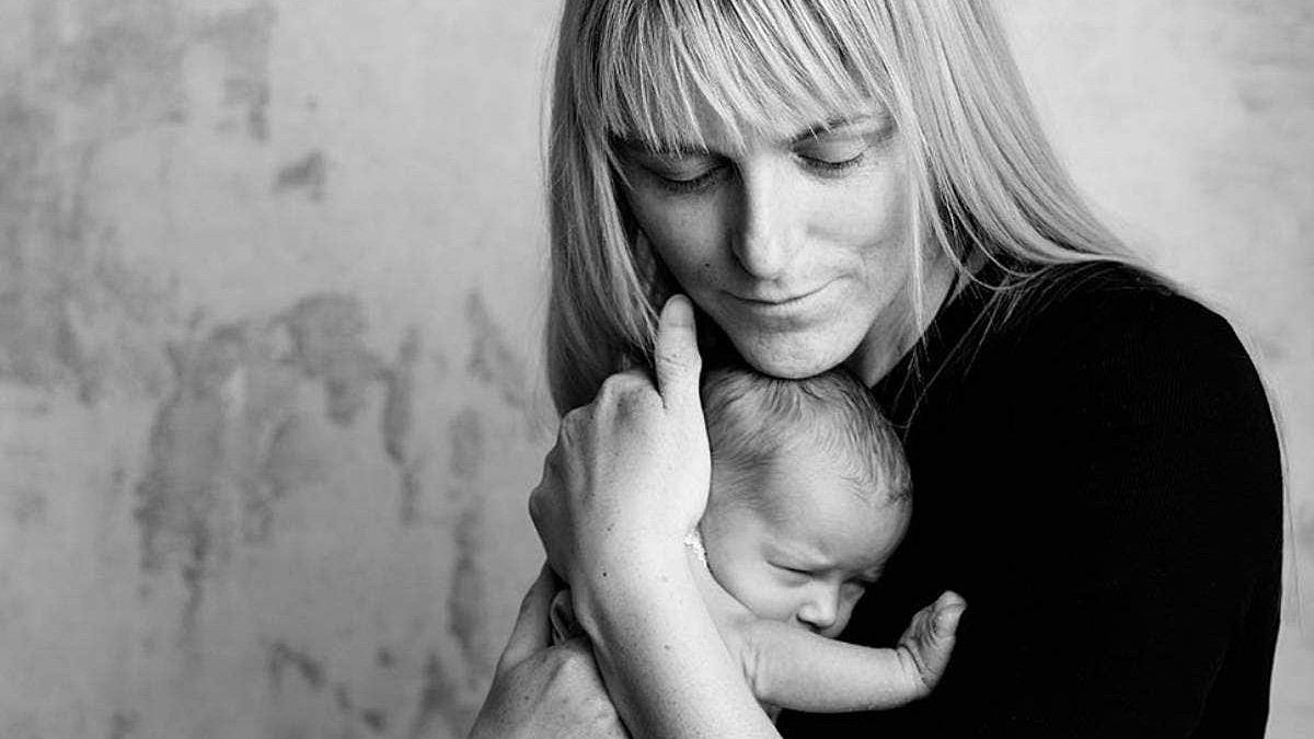 Μια μαμά γεννιέται πριν ακόμα κρατήσει το μωρό της στην αγκαλιά της