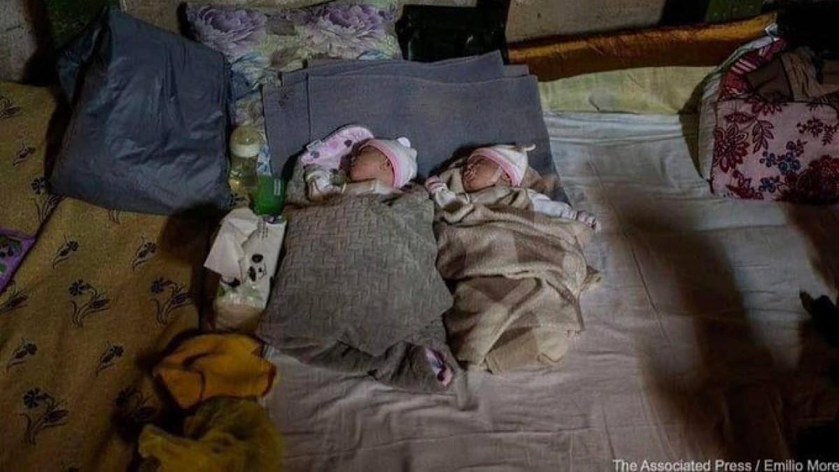 Ουκρανία: γεννήθηκαν διδυμάκια σε καταφύγιο κατά τη διάρκεια βομβαρδισμού