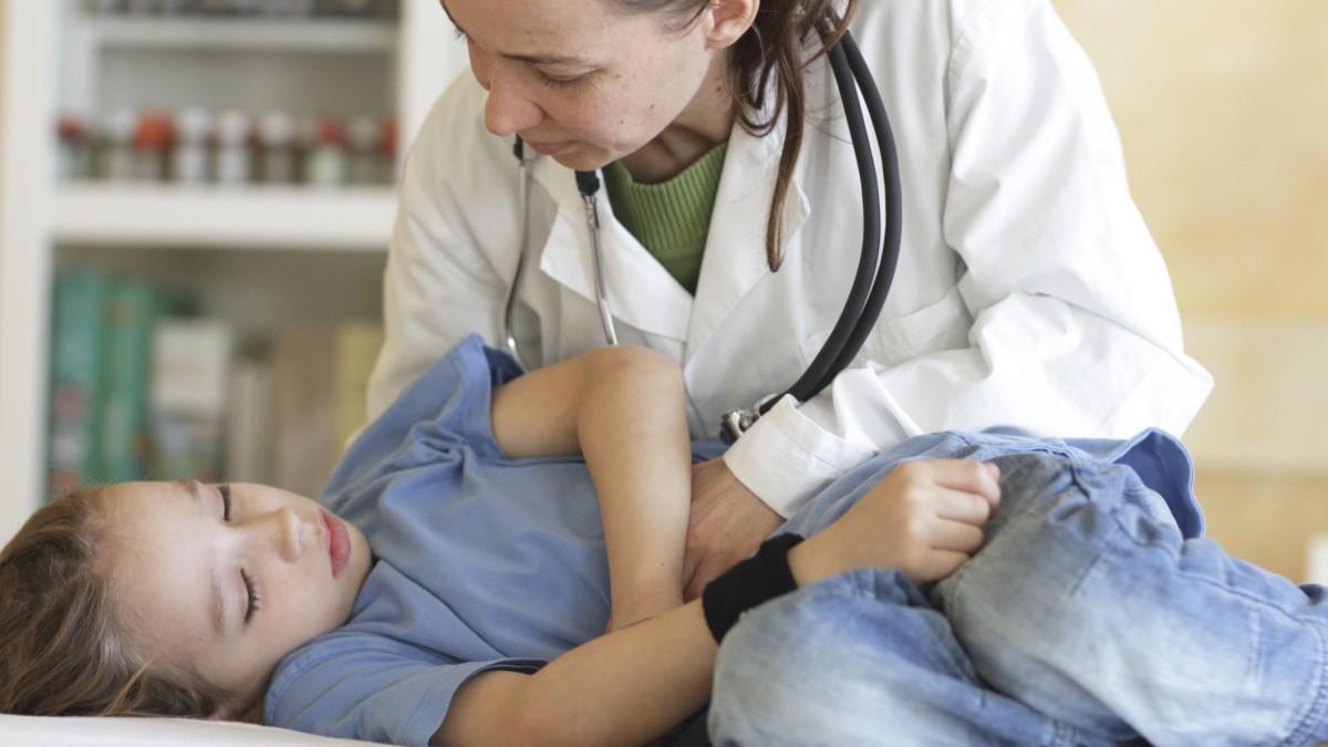 «Καμπανάκι» για έξαρση ηπατίτιδας σε παιδιά - 6 ανησυχητικά συμπτώματα