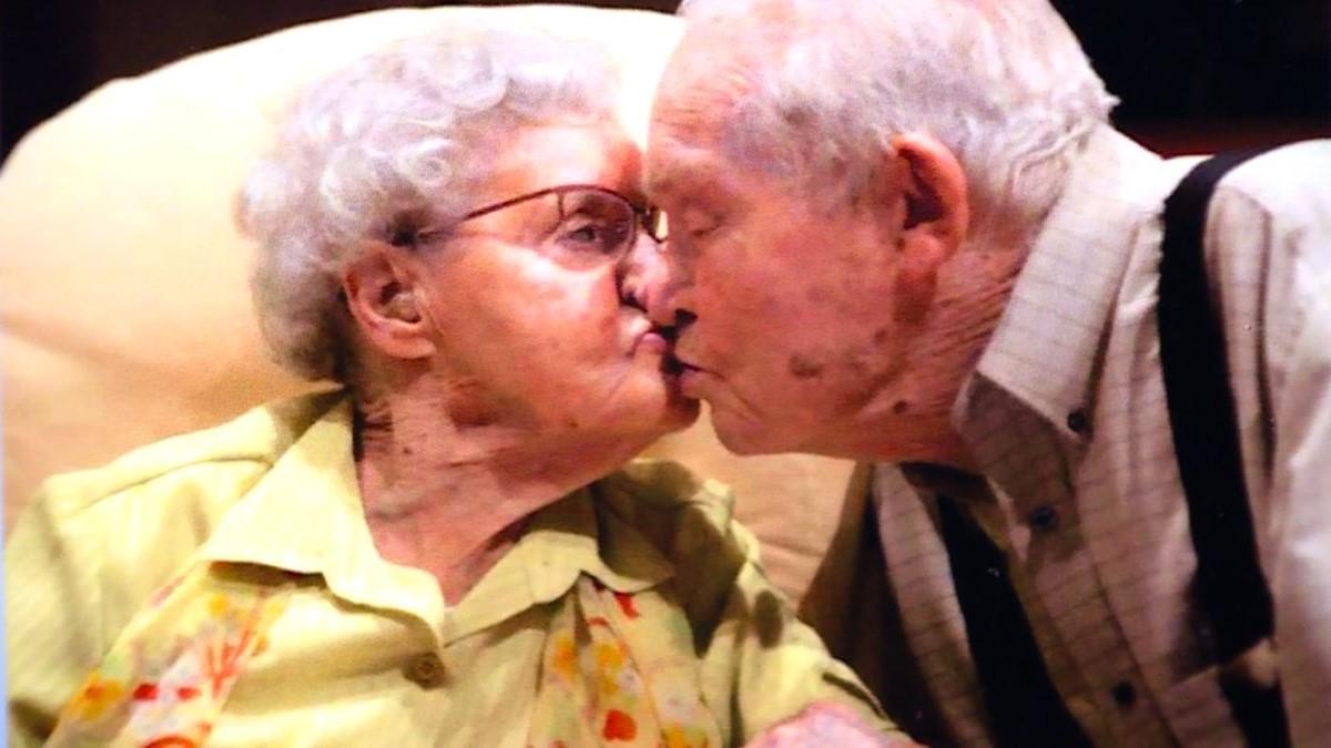 Ο ορισμός της αληθινής αγάπης: 100χρονοι γιόρτασαν την 79η επέτειο γάμο τους!