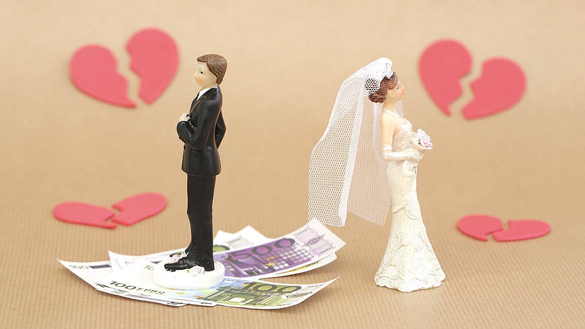 Οικονομική απιστία: τι είναι και πώς μπορεί να καταστρέψει έναν ευτυχισμένο γάμο