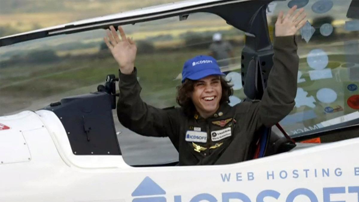 17χρονος έγινε ο νεότερος πιλότος που έκανε μόνος του τον γύρο του κόσμου