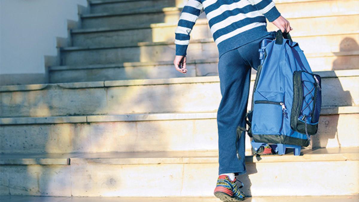 Παιδίατρος: «πώς να διαλέξετε σχολική τσάντα για ένα παιδί του δημοτικού»