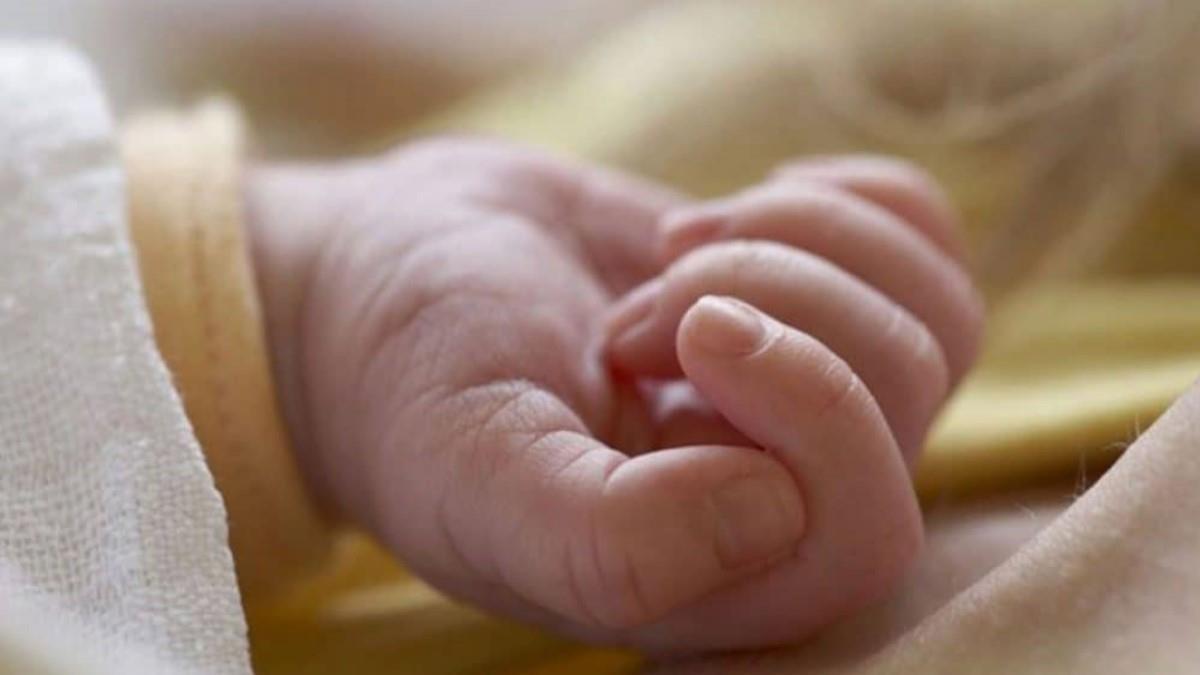 Πέθανε μωράκι 12 μηνών από ηλεκτροπληξία - έβαλε το χέρι του στην πρίζα