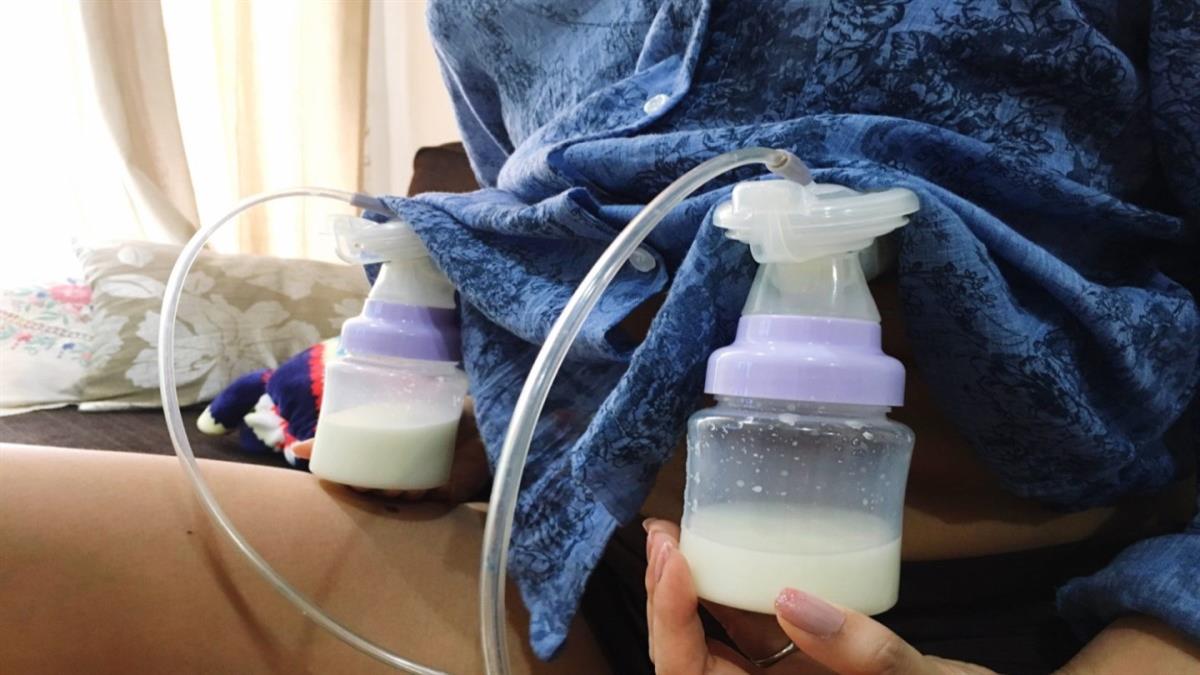 Μαμά που έχασε το μωρό της στη γέννα, δωρίζει το γάλα της σε νεογέννητα