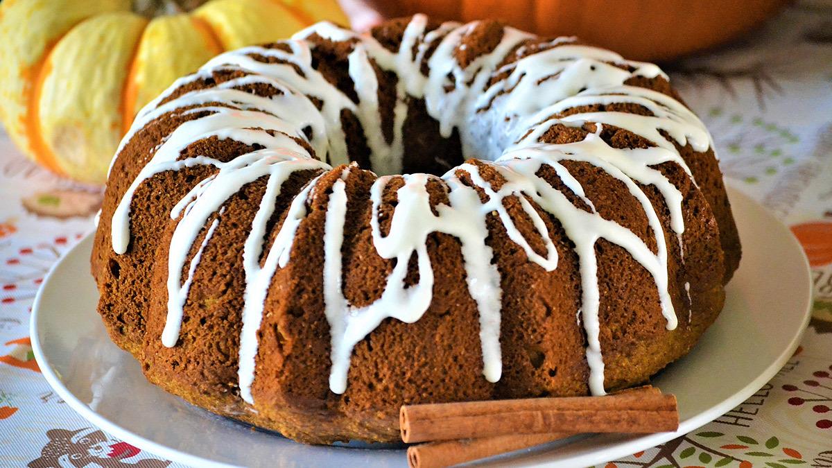 Πώς να φτιάξετε το πιο αφράτο κέικ κολοκύθας!