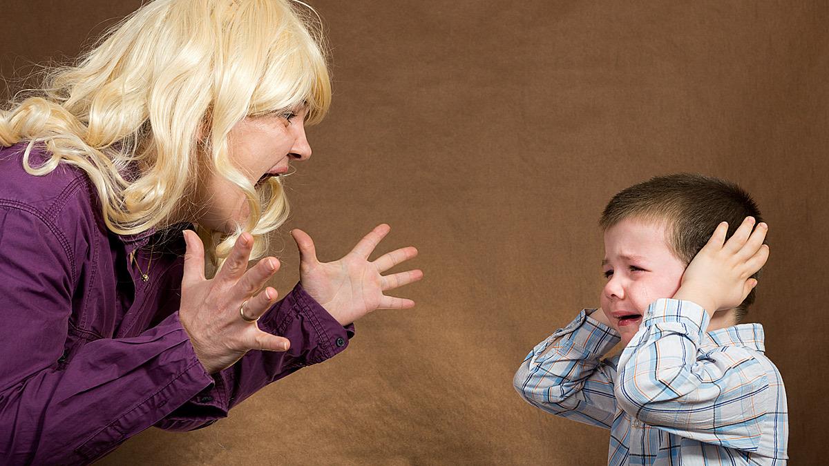 «Όταν μου φωνάζεις…»: πώς νιώθουν τα παιδιά κάθε φορά που χάνουμε την ψυχραιμία μας