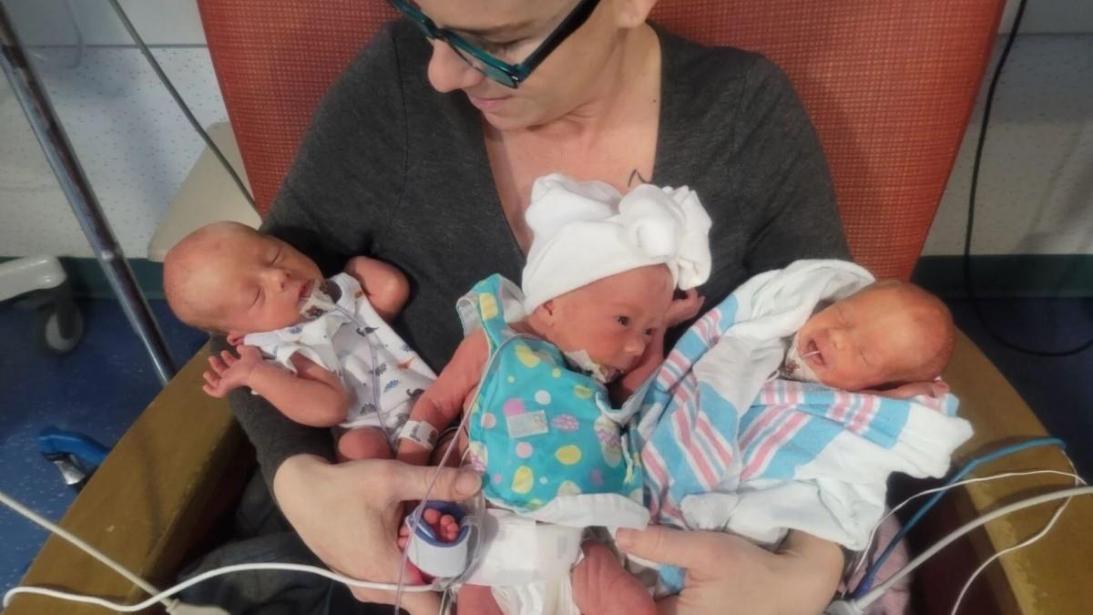 Μαμά 4 παιδιών ξαναέμεινε έγκυος και γέννησε… πανομοιότυπα τριδυμάκια!