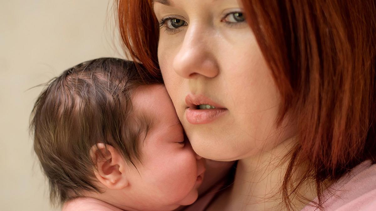 «Θα έπρεπε να μιλάμε περισσότερο για την αγχώδη διαταραχή μετά τη γέννα»