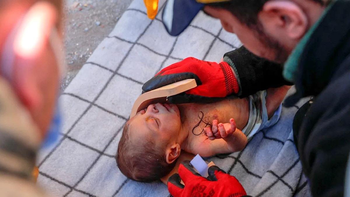 Θαύμα στην Τουρκία: μωρό 20 ημερών σώθηκε μετά από 60 ώρες κάτω από τα συντρίμμια