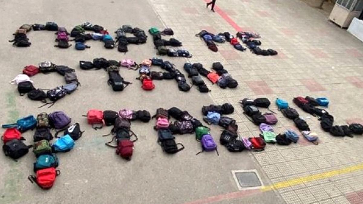 «Πάρε με όταν φτάσεις»: το συγκινητικό μήνυμα μαθητών για την τραγωδία στα Τέμπη