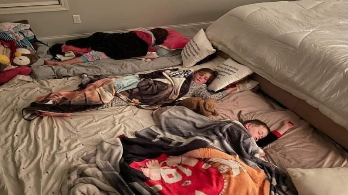 «Ζούμε σε ένα σπίτι με 4 υπνοδωμάτια αλλά τα παιδιά μου κοιμούνται δίπλα μου στο πάτωμα»
