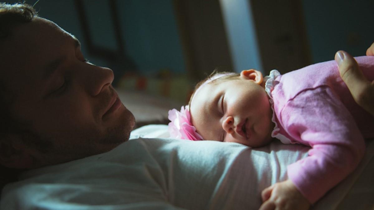 «Παντρέψου εκείνον που θα ξυπνάει τη νύχτα για να ταΐσει το μωρό και θα σε αφήνει να κοιμηθείς»
