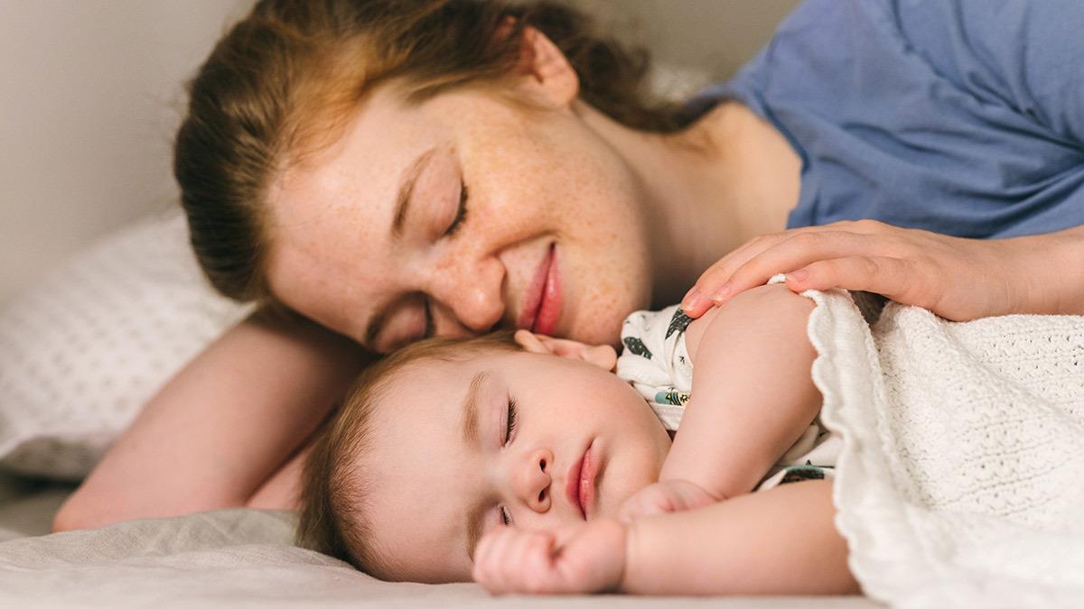 «Δεν υπάρχει καλύτερο πράγμα από το να ξυπνάς με το μωρό σου αγκαλιά»