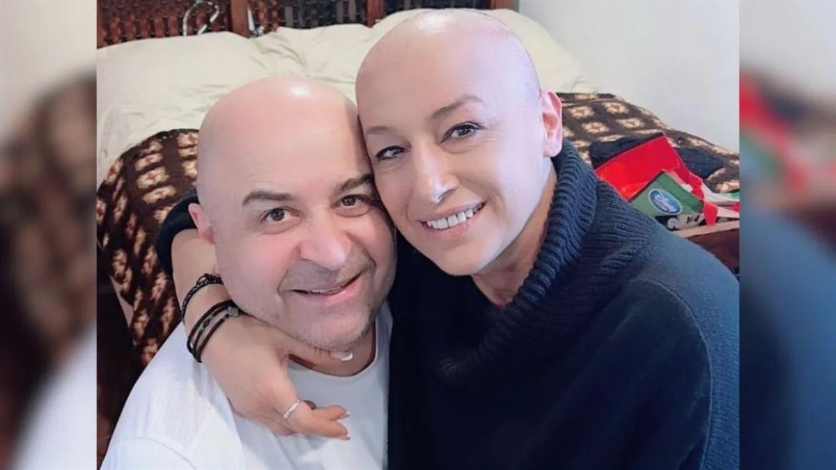 Ο Μ. Σεφερλής ξύρισε τα μαλλιά του για να συμπαρασταθεί σε συνεργάτιδά του με καρκίνο