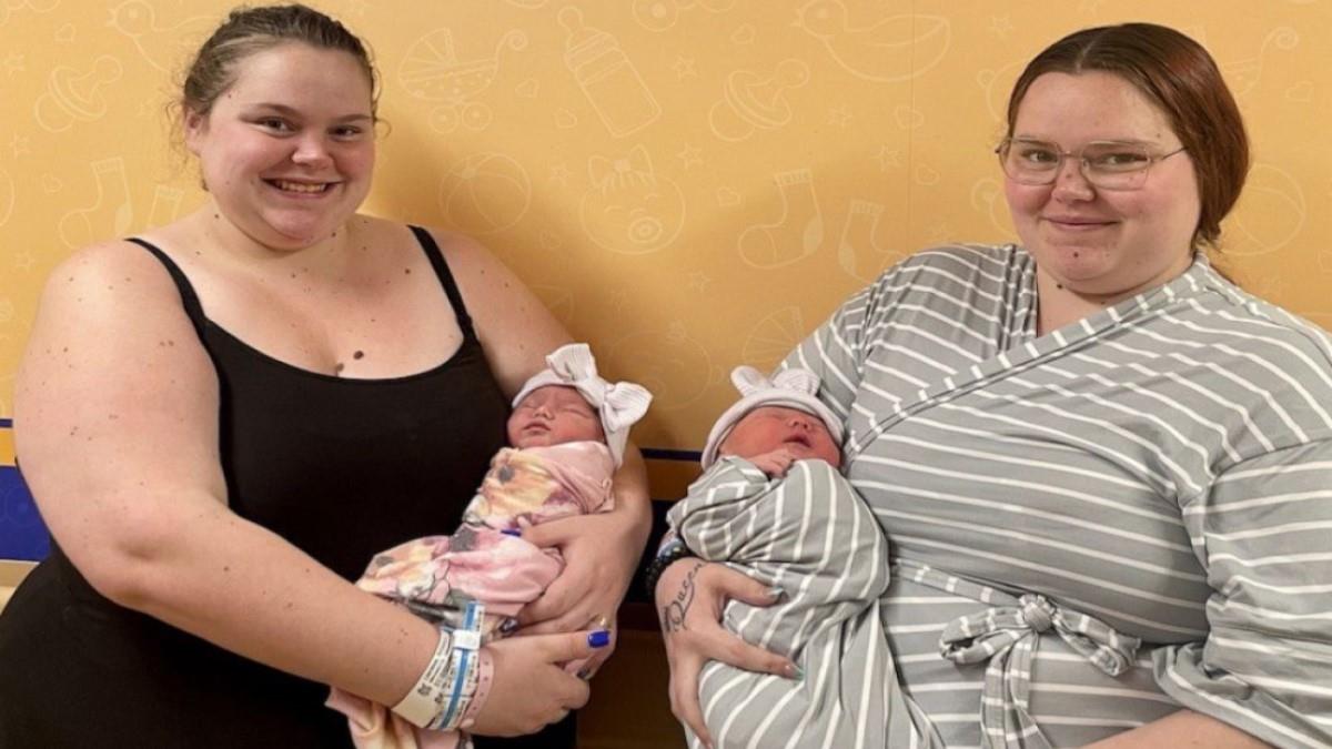 Δίδυμες αδερφές γέννησαν την ίδια μέρα με λίγες ώρες διαφορά!