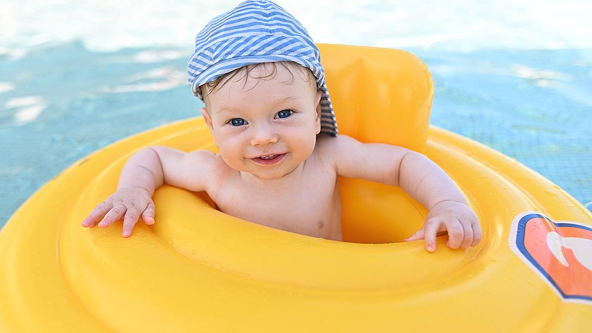 «Πώς να μην κινδυνεύσει το παιδί στη θάλασσα»: 4 χρήσιμα tips από μια δασκάλα κολύμβησης