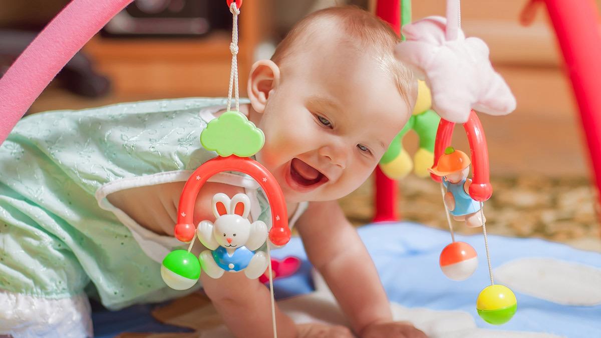 4 διασκεδαστικά παιχνίδια που βοηθούν στην ανάπτυξη του μωρού