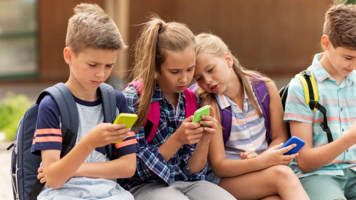 UNESCO: πρέπει να απαγορευτούν τα κινητά στα σχολεία!