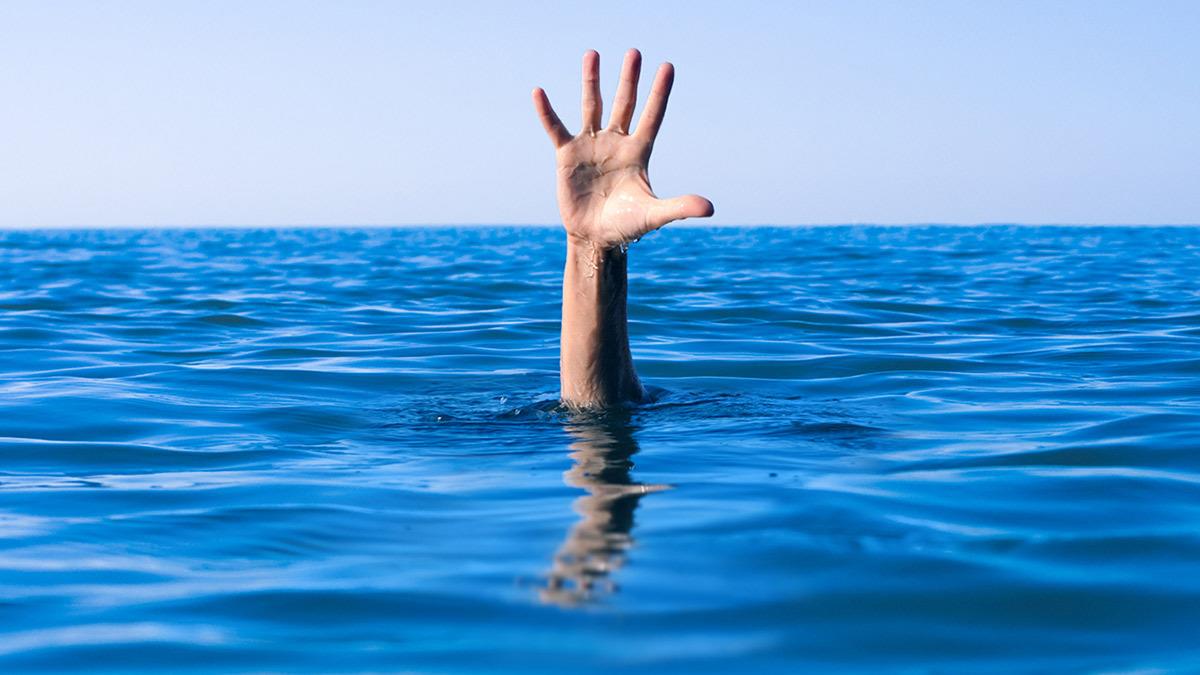 Λαγονήσι: πέθανε ο 48χρονος που βούτηξε στη θάλασσα για να σώσει τον γιο του