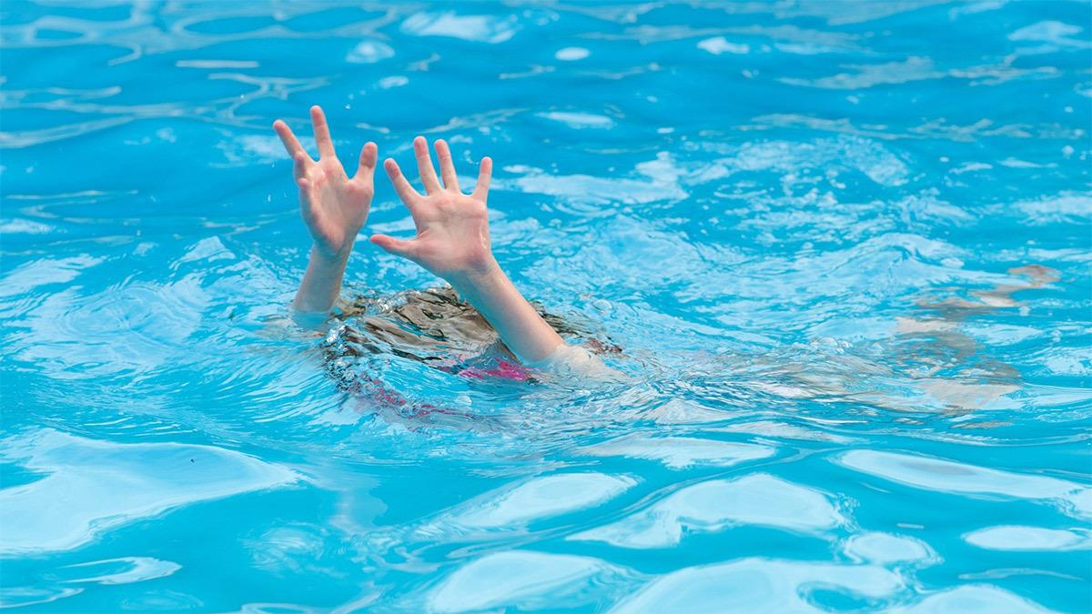 17χρονος έσωσε το 3χρονο ξαδερφάκι του από βέβαιο πνιγμό σε πισίνα!