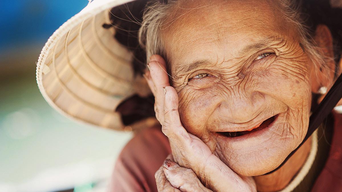«Η ευτυχία είναι απόφαση κι επιλογή»: τα σοφά λόγια μιας 92χρονης