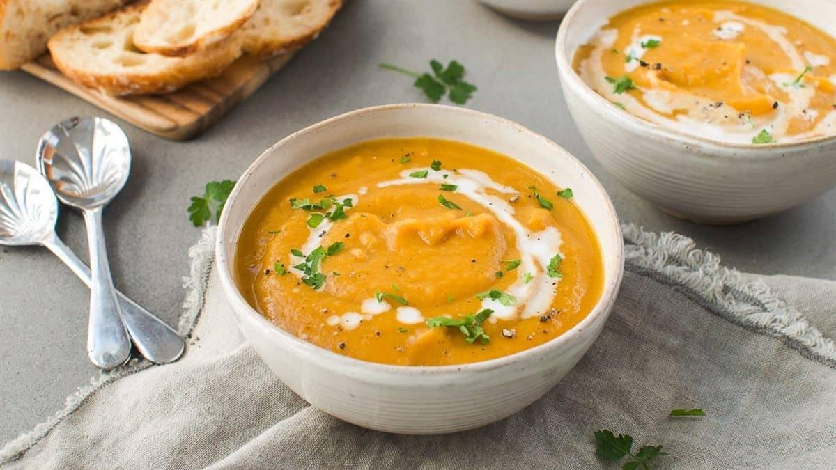 Σούπα κολοκύθας με γλυκοπατάτα: η πιο νόστιμη και θρεπτική σούπα για το φθινόπωρο