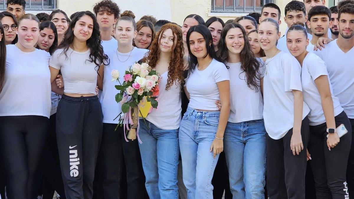 Μαθητές γιόρτασαν τη νίκη συμμαθήτριάς τους κατά του καρκίνου