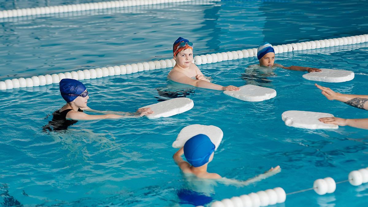 Κρήτη: 52χρονος παρακολουθούσε παιδιά σε κολυμβητήριο και αυνανιζόταν