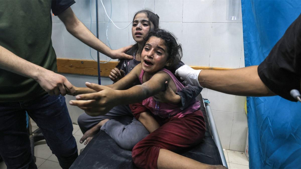 Βομβαρδίστηκε νοσοκομείο στη Γάζα - πάνω από 500 οι νεκροί και οι τραυματίες