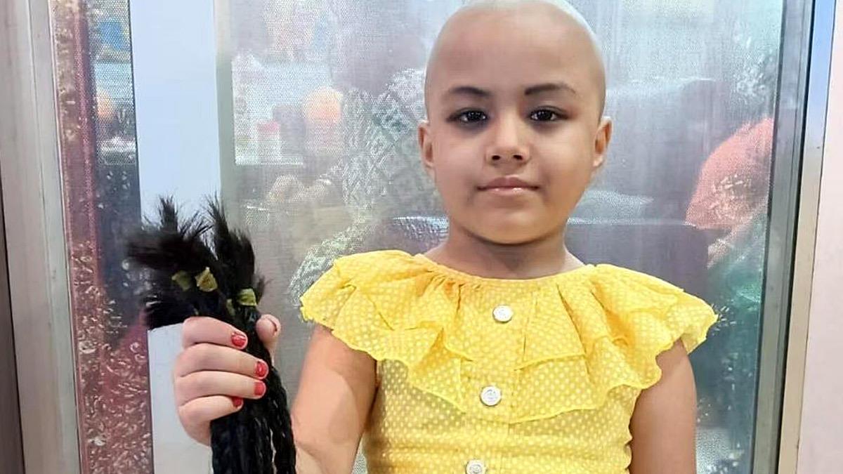 5χρονη δώρισε τα μαλλιά της σε 50χρονη καρκινοπαθή!