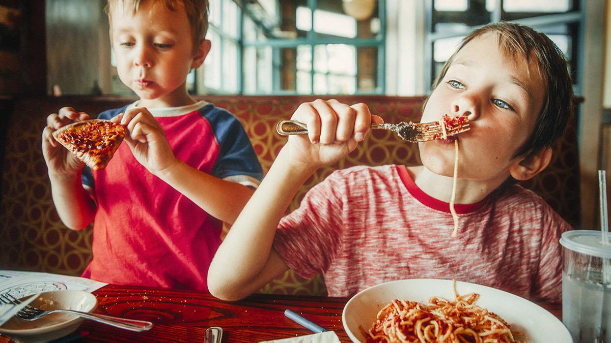 Εστιατόριο χρεώνει πιο ακριβά τους γονείς που τα παιδιά τους κάνουν φασαρία