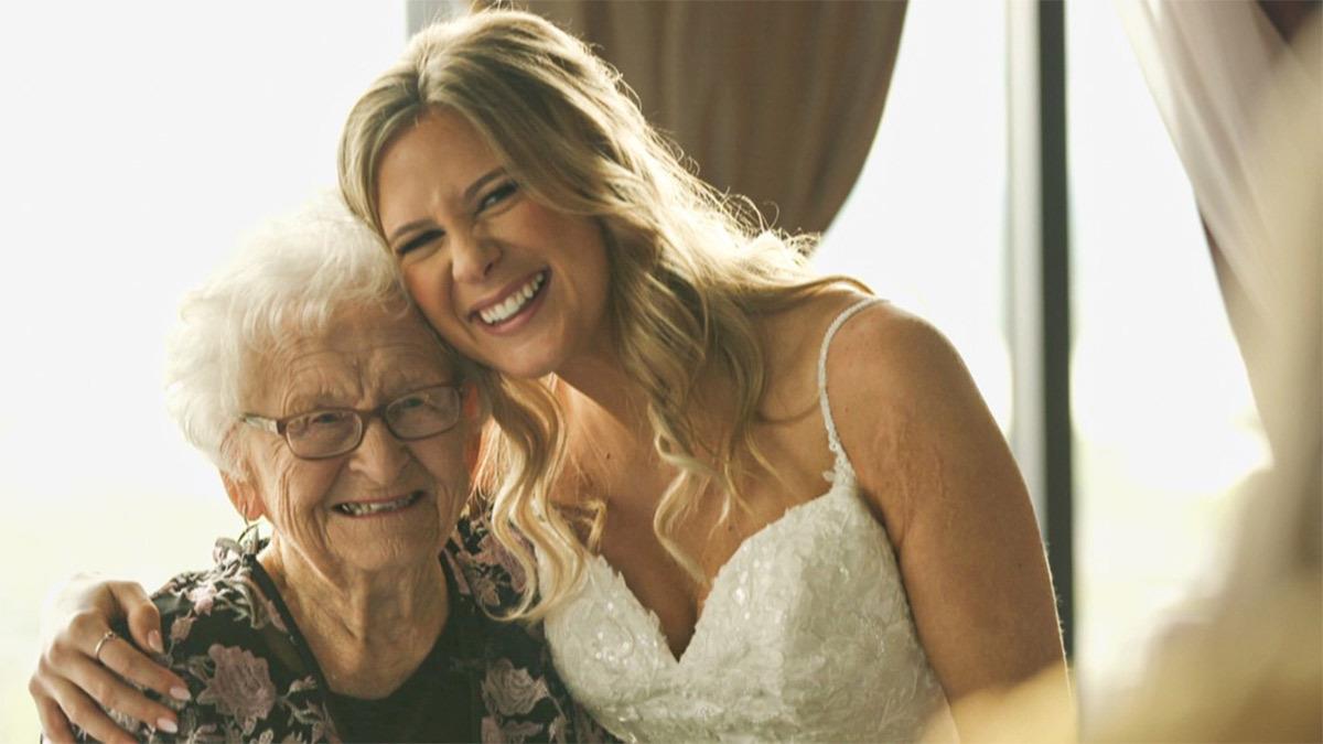 Νύφη διάλεξε για παρανυφάκι την... 100χρονη γιαγιά της!